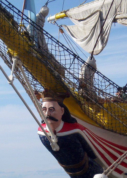 Как появились носовые скульптуры на кораблях, и для чего они были предназначены