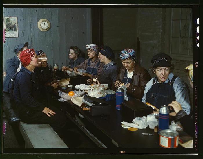 Цветные ретро фотографии из жизни простых американцев в 1940-х годах