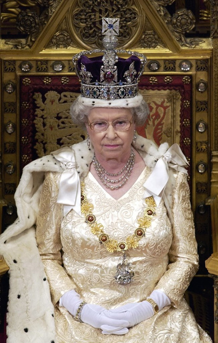 Как проходят будни британских монархов