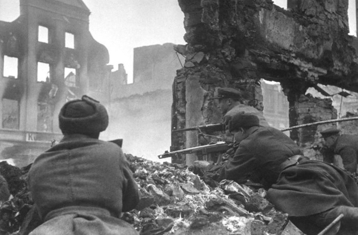 Вторая мировая война: Последние дни нацистской Германии в объективе военкоров