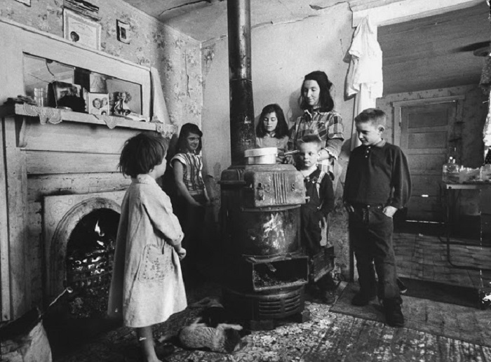 Американцы за чертой бедности: 30 честных фотографий о том, как жили люди в долине Аппалачи в начале 1960-х годов