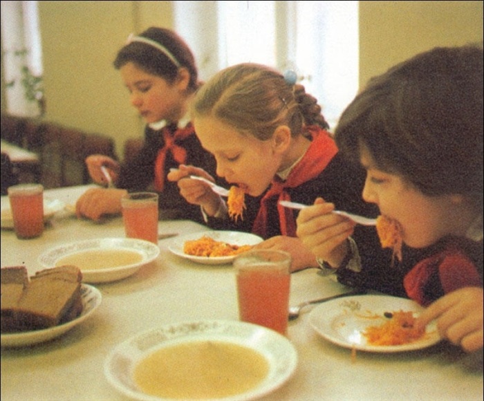 15 фотографий о жизни московской школьницы, опубликованных в американском журнале в 1987 году